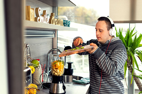 Spectrum Cooking Class Making smoothies